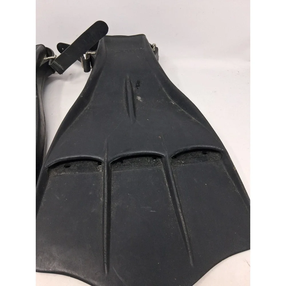 SCUBAPRO Jet Fin Vented Design Made in the USA Black Rubber Diving Fins Medium